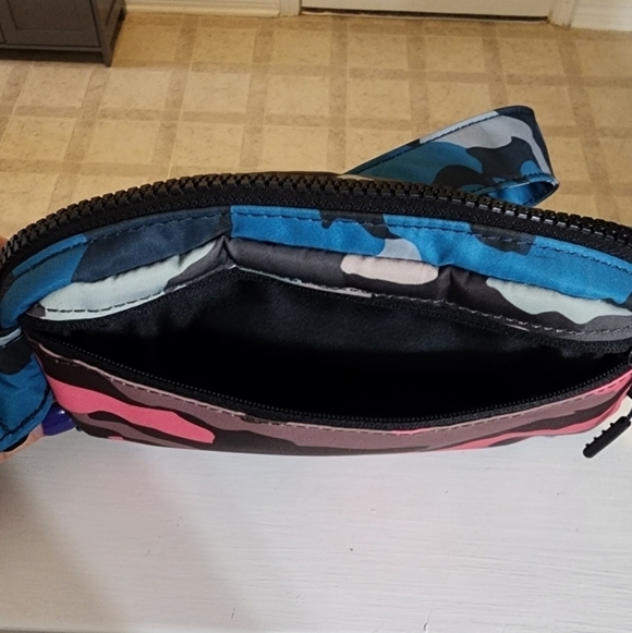 Lululemon Everywhere Belt Bag Heritage 365 Camo Hawaiian - Picture 7 of 15